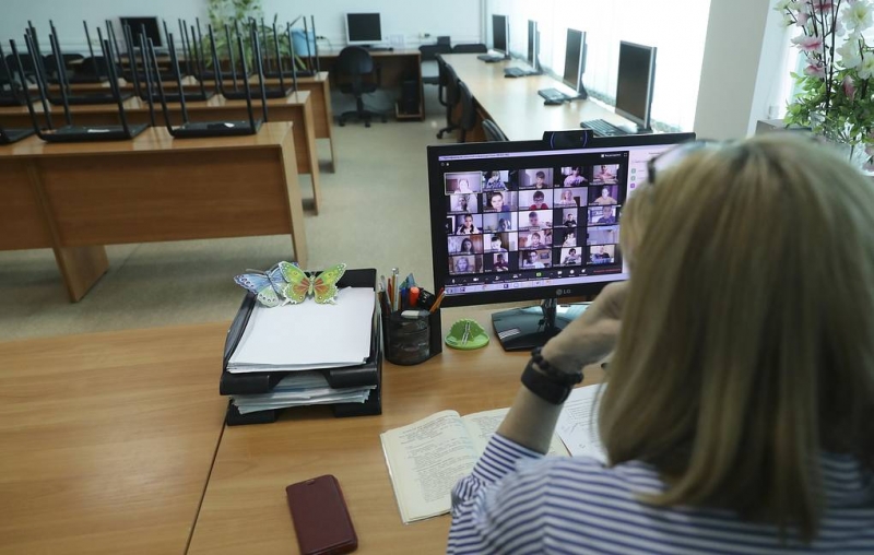 Школьников Свердловской области отправили на дистанционное обучение до 13 ноября