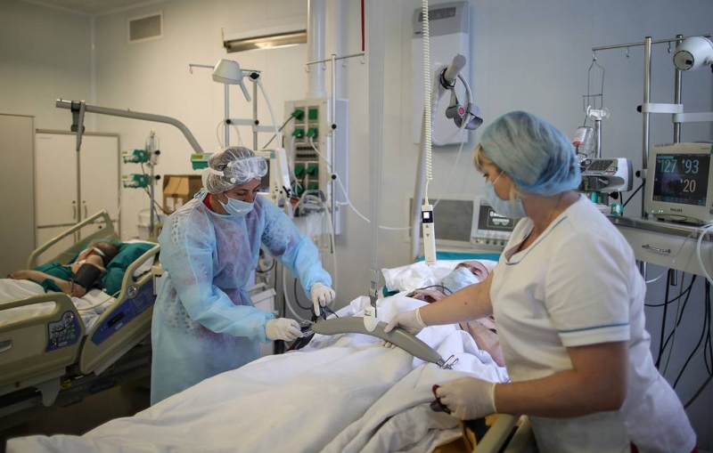 В России за сутки выявили 35 681 случай заражения коронавирусом. Это минимум с 24 октября

