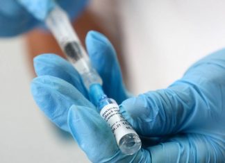 Врачи 11 больниц РФ предложили противникам вакцинации лично посетить ковидные отделения