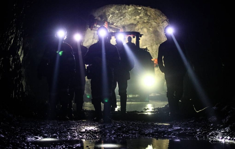 Все рабочие вышли из кузбасской шахты "Таштагольская", где произошел пожар