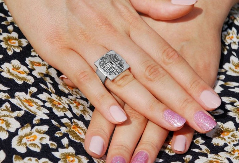 Кольцо из серебра - оригинальный подарок