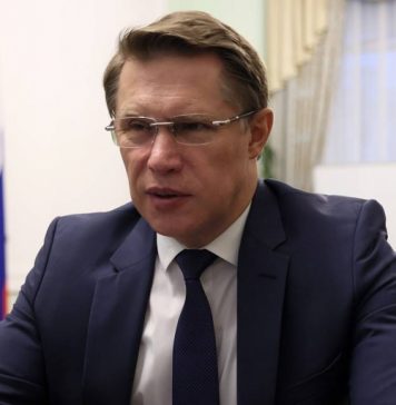 Мурашко: вакцинация подростков от коронавируса начнется в России до конца 2021 года