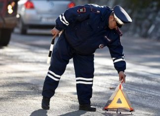 На Варшавском шоссе в Новой Москве перевернулся автобус