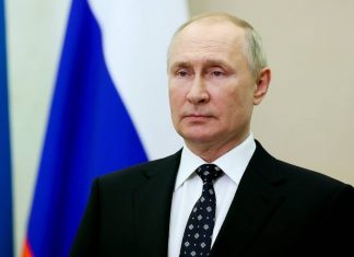 Путин поздравил спасателей с профессиональным праздником