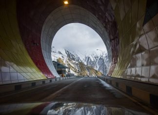 Российские военнослужащие попали под лавину в Южной Осетии