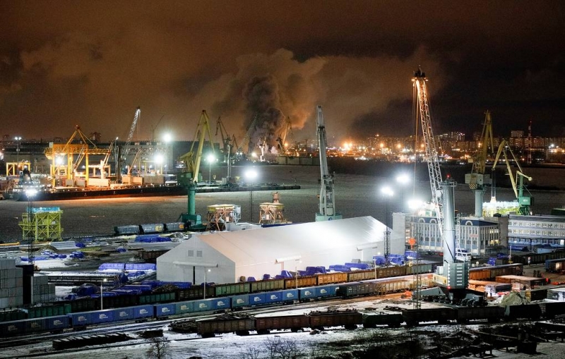 В Петербурге загорелся строящийся на заводе "Северная верфь" корабль