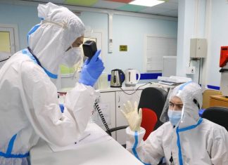 В России за сутки зарегистрировали 912 смертей из-за коронавируса. Это минимум с 5 октября