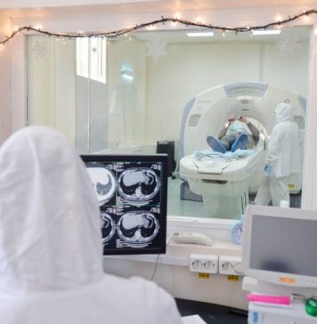 В России зафиксировали 968 смертей из-за коронавируса за сутки. Это минимум с 11 октября