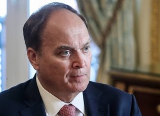 Антонов назвал провокацией призывы США ввести «калечащие» санкции против России