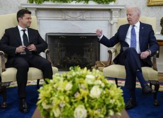 Байден и Зеленский обсудили предстоящие переговоры с Россией по безопасности