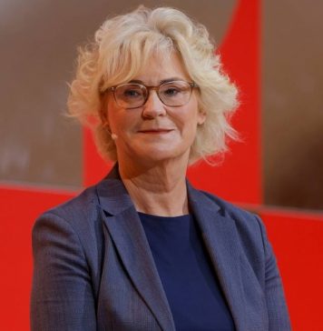 Глава Минобороны ФРГ призвала не связывать «Северный поток — 2» и ситуацию вокруг Украины