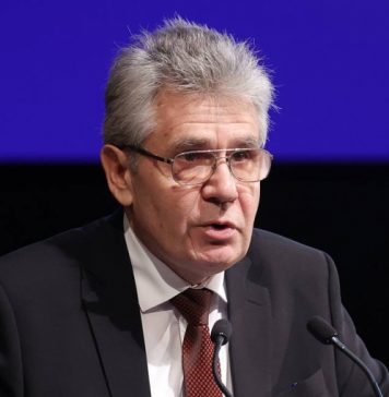 Глава РАН: международные регуляторы признают российские вакцины от ковида в 2022 году