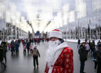 «Известия»: более половины россиян ищут подработку на время новогодних праздников
