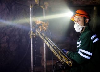 Кабмин и угольщики обсуждают возможность увеличения месячных тарифных ставок шахтеров