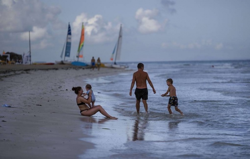 Куба отменила вакцинные сертификаты и тесты для российских туристов в составе групп

