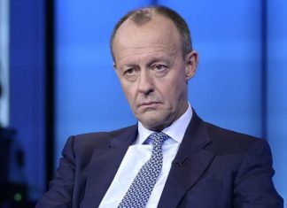 Лидер ХДС Германии раскритиковал идею отключить Россию от SWIFT