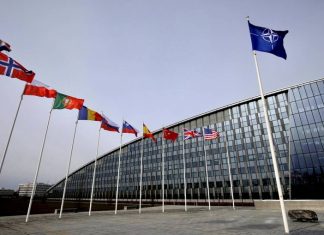 Лидеры стран НАТО пригрозили России «беспрецедентным пакетом санкций»