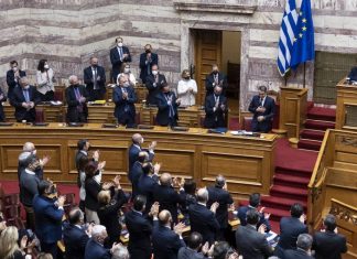 Парламент Греции проголосовал за доверие правительству