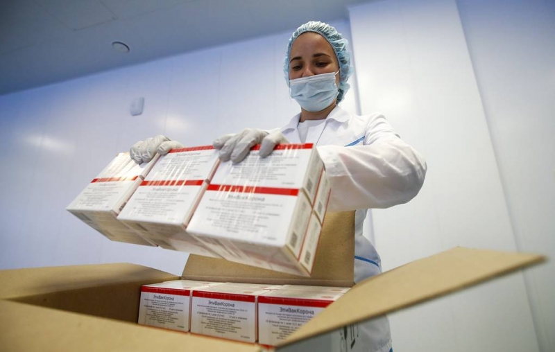 В Кремле не комментируют информацию о приостановке закупок и поставок "Эпиваккороны"