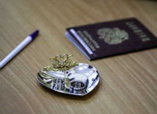 В МВД напомнили об отсутствии необходимости в штампах о браке и детях в паспорте