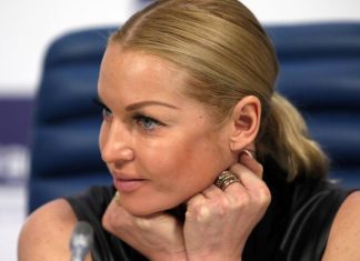 Волочкова устроила скандал в самолете из-за нежелания надевать маску