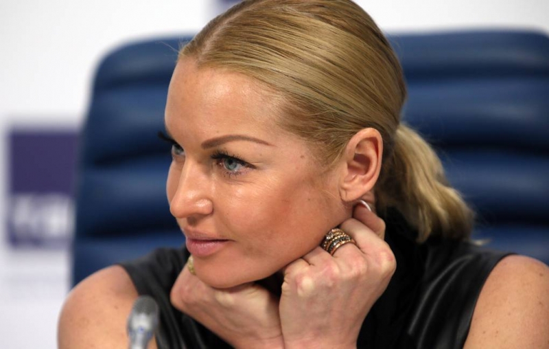 Волочкова устроила скандал в самолете из-за нежелания надевать маску