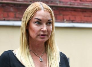 Волочковой грозит арест до 15 суток за дебош в самолете в Шереметьево