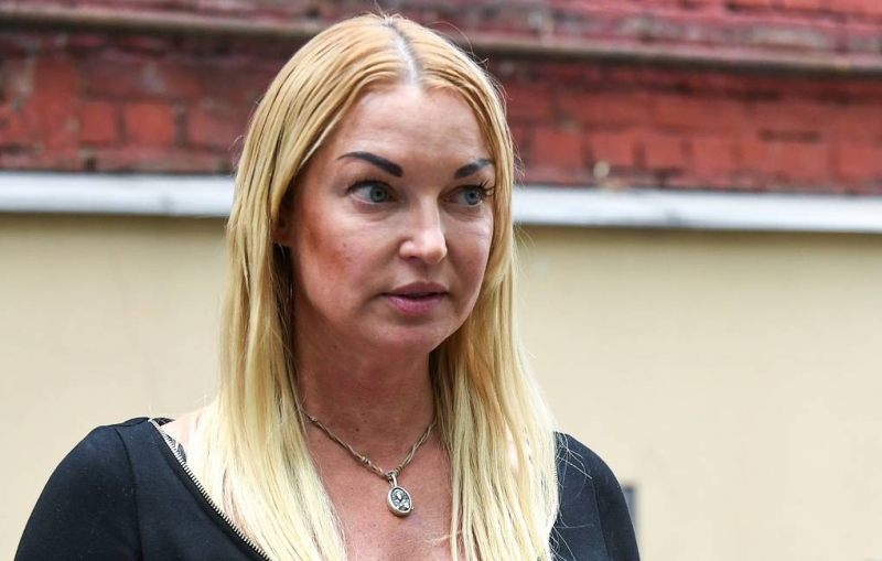 Волочковой грозит арест до 15 суток за дебош в самолете в Шереметьево