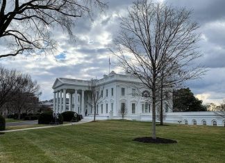 Белый дом заявил, что Байден хочет провести телефонный разговор с Путиным