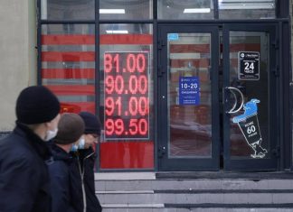 ЦБ повысил курсы доллара и евро более чем на 6 рублей