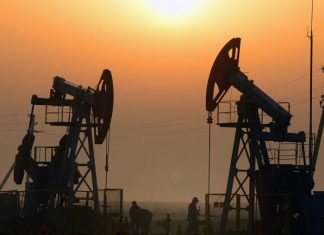 Цена апрельского фьючерса нефти Brent превысила $96 за баррель впервые с 2014 года