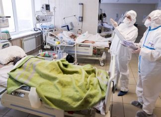 Число госпитализаций из-за коронавируса в России за сутки снизилось на 17,4%