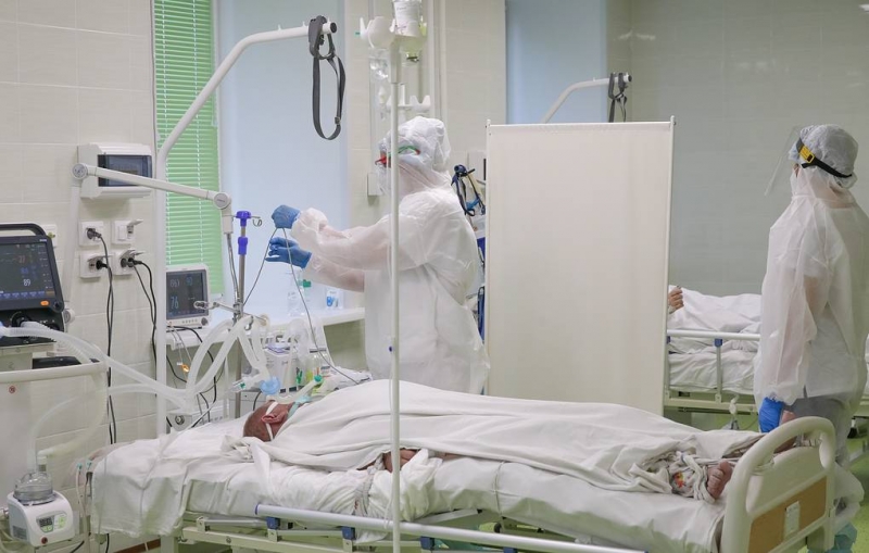 Число выявленных в РФ с начала эпидемии случаев заражения коронавирусом превысило 14 млн