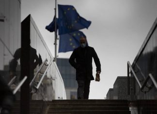 ЕС ввел санкции против Пескова, Сечина, Токарева, Усманова, Авена, Фридмана