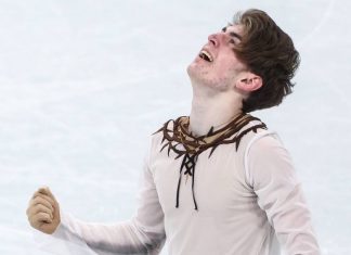 Фигурист Кондратюк упрочил лидерство сборной России в командном турнире на Олимпиаде