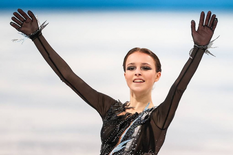 Фигуристка Валиева лидирует после короткой программы на Олимпиаде в Пекине