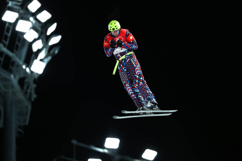 Фристайлист Илья Буров завоевал бронзовую медаль Олимпиады в соревнованиях по акробатике

