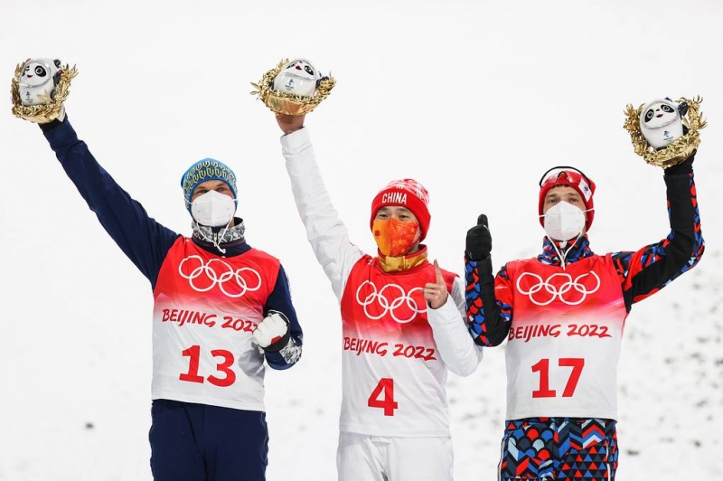 Фристайлист Илья Буров завоевал бронзовую медаль Олимпиады в соревнованиях по акробатике

