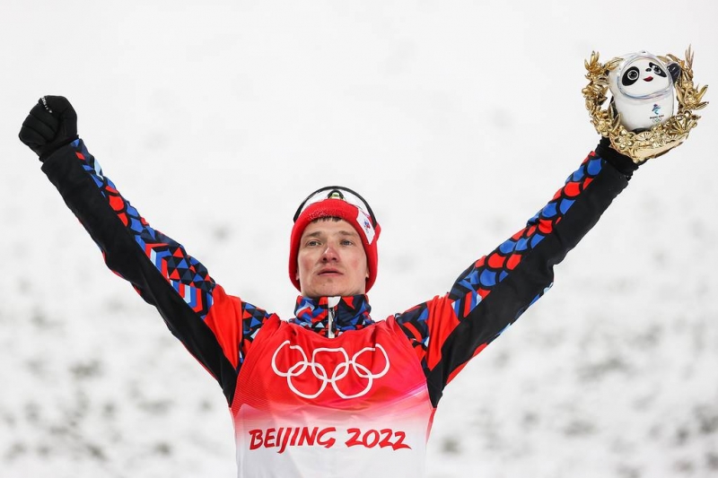 Фристайлист Илья Буров завоевал бронзовую медаль Олимпиады в соревнованиях по акробатике

