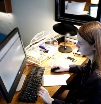 Минтруд рекомендовал работодателям перевести на удаленку максимум сотрудников