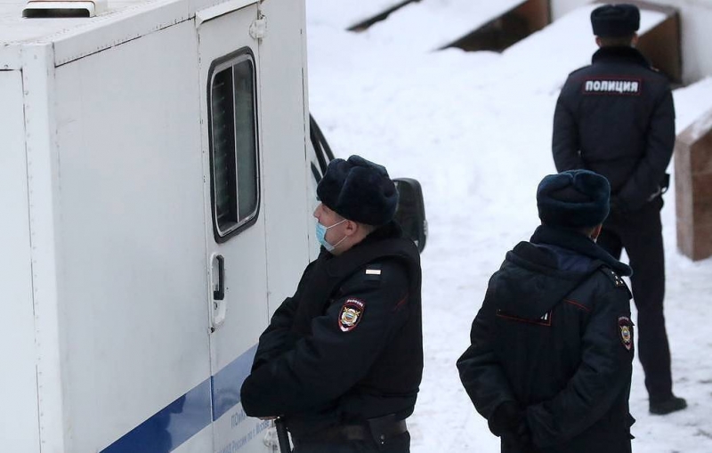 Мужчина открыл стрельбу из окна жилого дома в Свердловской области