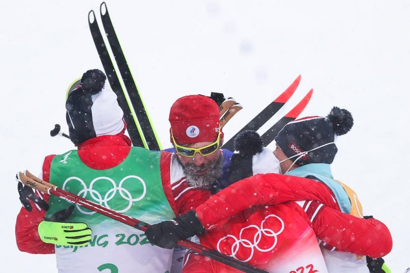 Мужская сборная России по лыжным гонкам впервые выиграла эстафету на Олимпийских играх