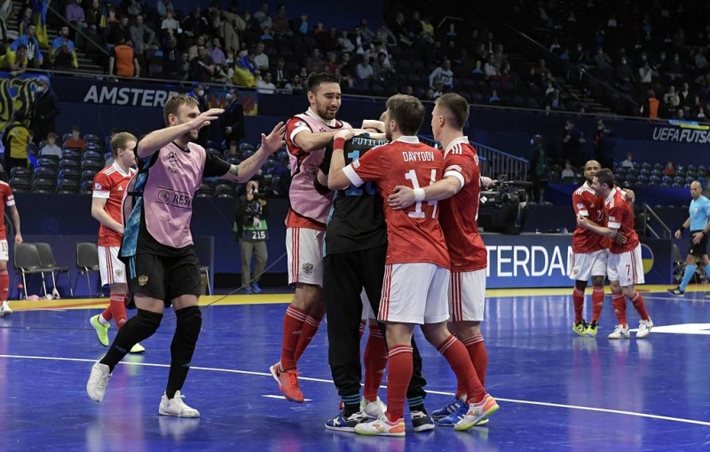 Путилов спас.
Россияне победили украинцев в полуфинале чемпионата Европы по мини-футболу