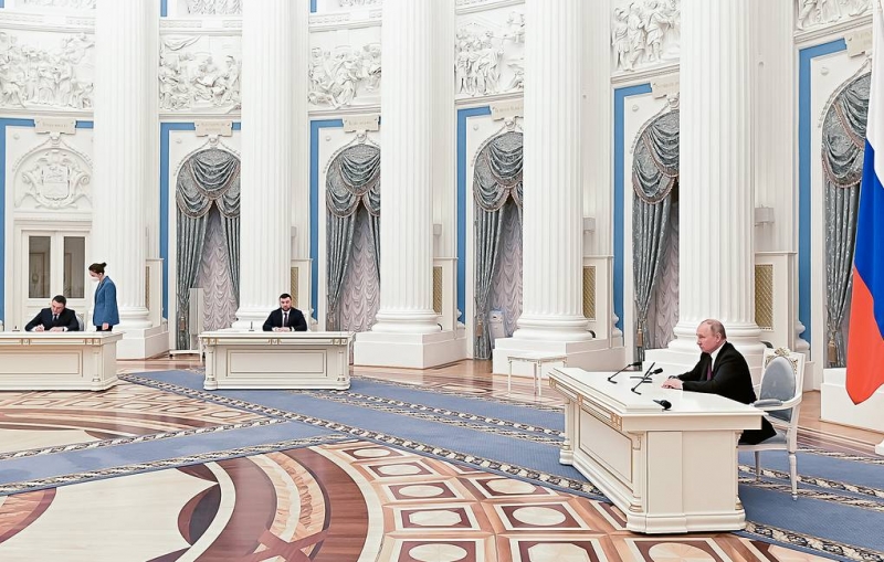 Путин подписал указы о признании ЛНР и ДНР

