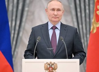Путин поздравил россиян с Днем защитника Отечества