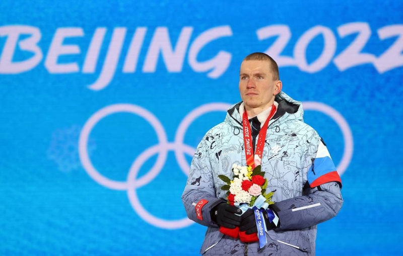 Российский лыжник Александр Большунов снялся со спринта на Олимпиаде в Пекине

