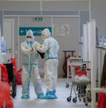 В России за сутки госпитализировали 10 372 человека с коронавирусом