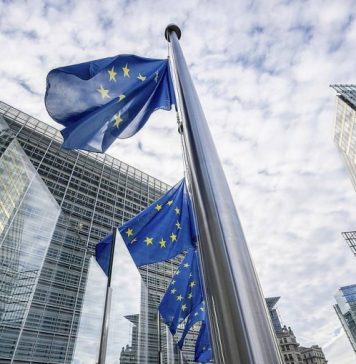 Западные страны договорились отключить российские банки от SWIFT