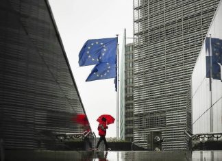 Bloomberg: в ЕС изучают возможность отчуждения активов бизнесменов России в пользу Украины