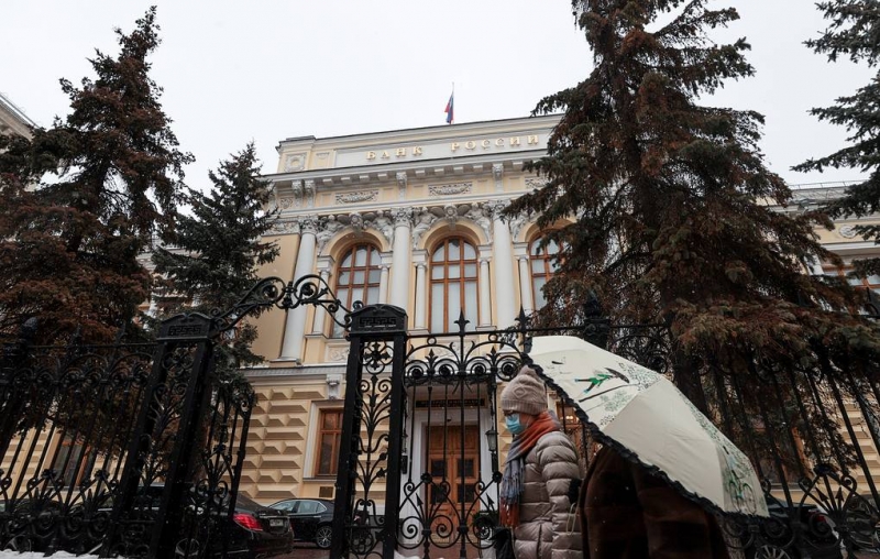 ЦБ ограничил выдачу наличной иностранной валюты для ИП и юрлиц

